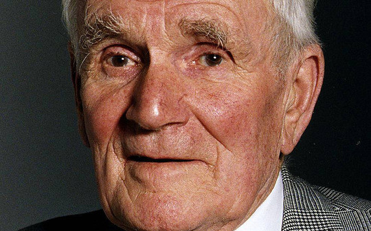 Desmond Llewelyn