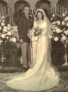 Em 1942 ele se casou com Esther Clewette. 