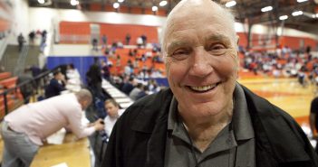 Bob Ferry, que passou décadas na NBA e foi o gerente geral quando o Washington Bullets conquistou seu único título, em um evento de aferição de 2017. (Timothy C. Wright / para The Washington Post.)