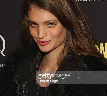 A modelo Charlbi Dean participa de uma exibição "Ceremony" no Angelika Film Center em 5 de abril de 2011 em Nova York. (Foto de Bennett Raglin/WireImage)