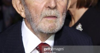 Eustace Lycett durante o 40º aniversário de "Mary Poppins" e lançamento da edição especial do DVD - Chegadas ao Teatro El Capitan em Hollywood, Califórnia, Estados Unidos. (Foto por Sgranitz/WireImage)