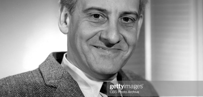 LOS ANGELES - 3 DE DEZEMBRO: Retrato do ator Hans Conried. Ele é um painelista regular no programa de televisão da CBS, Stump the Stars, (também conhecido como: Pantomime Quiz). 3 de dezembro de 1962. (Foto da CBS via Getty Images)