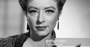 LOS ANGELES - 19 DE OUTUBRO: Retrato de Amanda Blake. Ela retrata Miss Kitty Russell na série ocidental de televisão da CBS, Gunsmoke. 19 de outubro de 1959. (Foto da CBS via Getty Images)