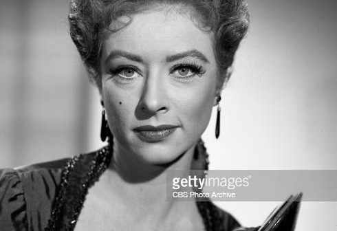 LOS ANGELES - 19 DE OUTUBRO: Retrato de Amanda Blake. Ela retrata Miss Kitty Russell na série ocidental de televisão da CBS, Gunsmoke. 19 de outubro de 1959. (Foto da CBS via Getty Images)