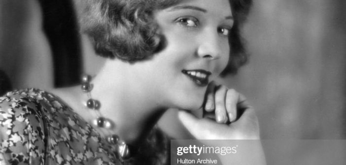 por volta de 1934: Dorothy Mackaill (1903 - 1990), a atriz de cinema inglesa que estrelou 'Bright Lights' e 'Hard to Get'. Ela foi assinada pela First National. (Foto por Hulton Archive/Getty Images)