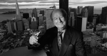 Herb Caen no Crown Room no topo do Fairmont Hotel em 1996. (Foto: RUSSELL YIP)