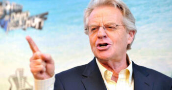 O apresentador de TV Jerry Springer, em 2010 Foto: Alberto E. Rodriguez / AFP © Fornecido por Estadão