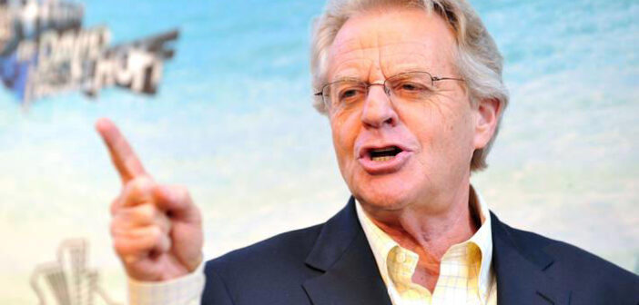 O apresentador de TV Jerry Springer, em 2010 Foto: Alberto E. Rodriguez / AFP © Fornecido por Estadão