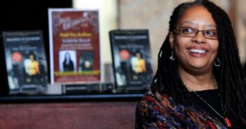 Valerie Boyd, autora de uma biografia aclamada pela crítica de Zora Neale Hurston, em uma leitura em DC em 2009. (Susan Biddle/The Washington Post)