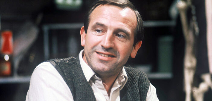 LEONARD ROSSITER, ATOR. (Crédito da fotografia: Cortesia © Copyright Guia de Comédia Britânica/ REPRODUÇÃO/ DIREITOS RESERVADOS)