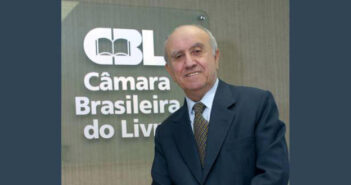 Oswaldo Siciliano, fundador da rede de livrarias Siciliano. (Foto: Reprodução/Câmara Brasileira do Livro © Fornecido por Estadão)