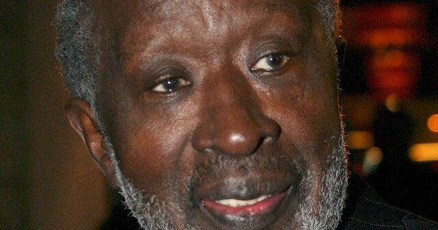 Clarence Avant, conhecido como o 'padrinho da música negra' — (Foto: Jacques Brinon/AP)