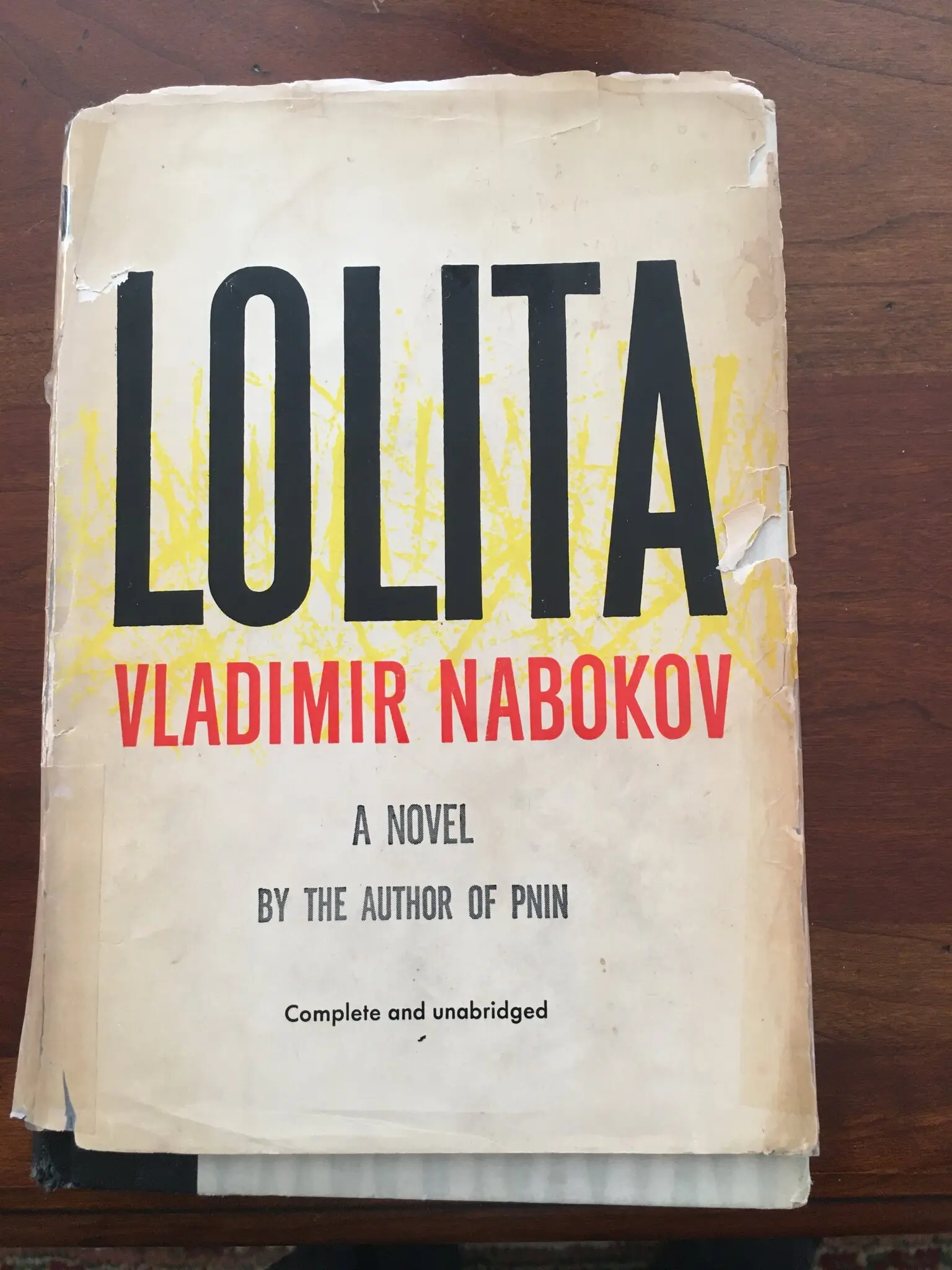 O exemplar de “Lolita” do Sr. Hills, o primeiro livro de capa dura (além de um livro didático) que ele comprou. Dos muitos escritores com quem trabalhou, disse ele, “Nabokov foi o mais deslumbrante de todos”.Crédito...através da família Hills