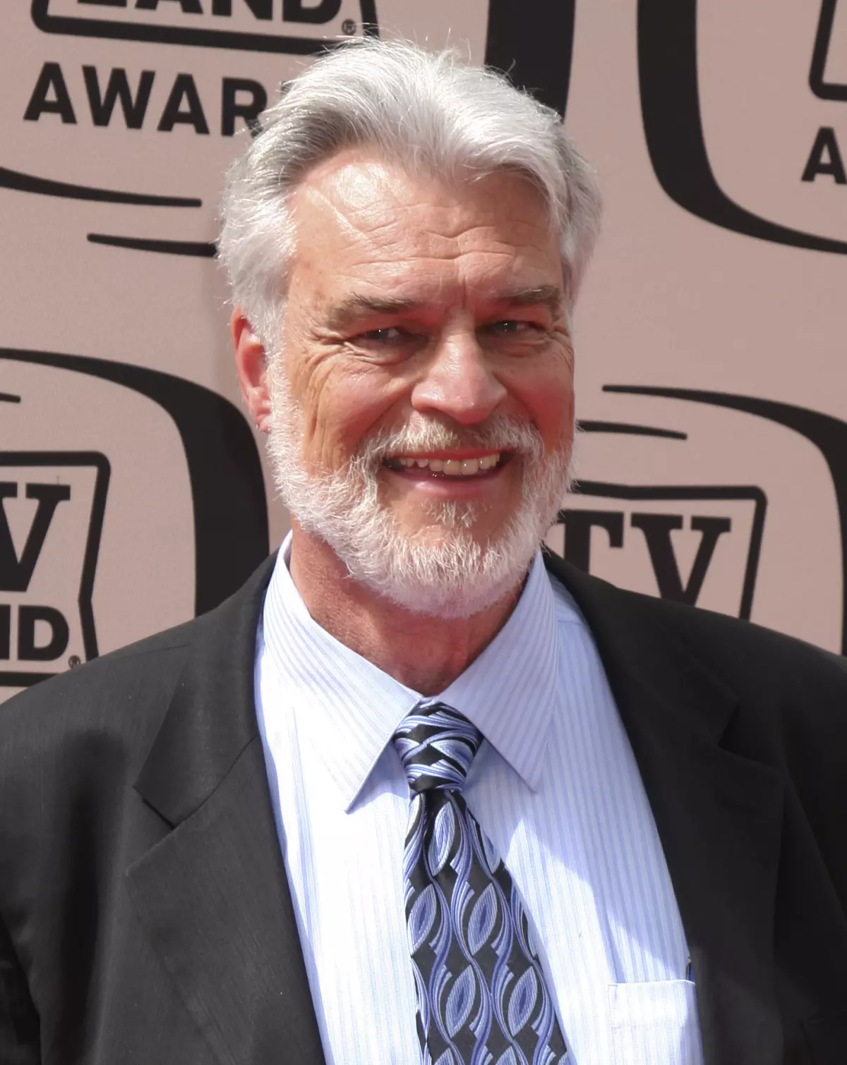 Richard Moll, mostrado chegando ao TV Land Awards 2010 em Culver City. (Kathy Hutchins via Associated Press)