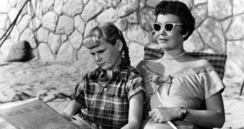 Judy Nugent (à esquerda) com Jane Wyman em 'Magnificent Obsession', de 1954, CORTESIA DA COLEÇÃO EVERETT