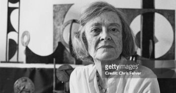 American sculptor Dorothy Dehner (1901 - 1994), New York City, 1985. (Photo by Chris Felver/Getty Images)