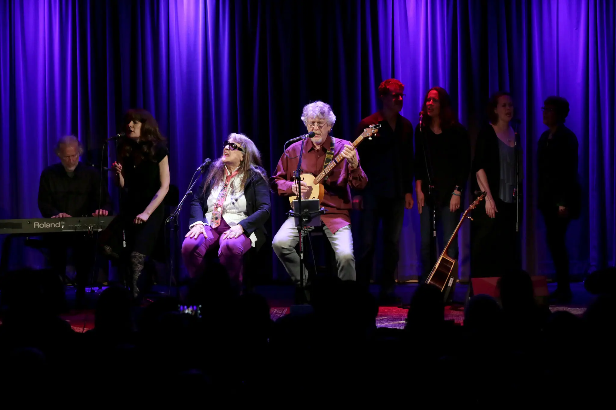 Henske com Jerry Yester no Grammy Museum em Los Angeles em 2016, quase 50 anos depois de lançarem “Farewell Aldebaran”, um álbum que a levou a um território desconhecido com o uso de sintetizadores e floreios psicodélicos.Crédito...Rebecca Sapp/WireImage para The Recording Academy