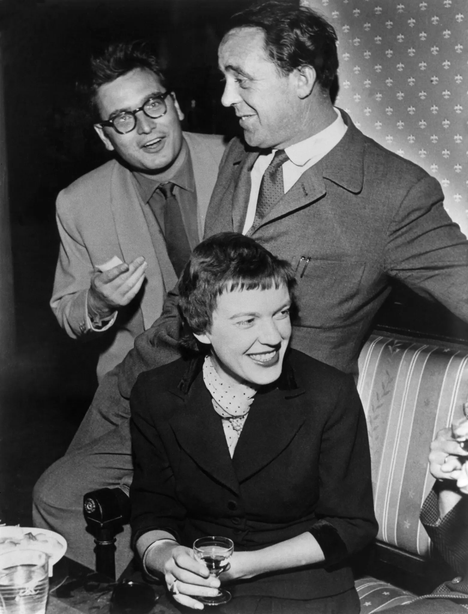 O Sr. Walser partiu para Berlim em 1955 com os escritores Ingeborg Bachmann e Heinrich Böll numa reunião do Grupo 47, um colectivo de jovens escritores socialmente empenhados.Crédito...imagem de ullstein via Getty Images