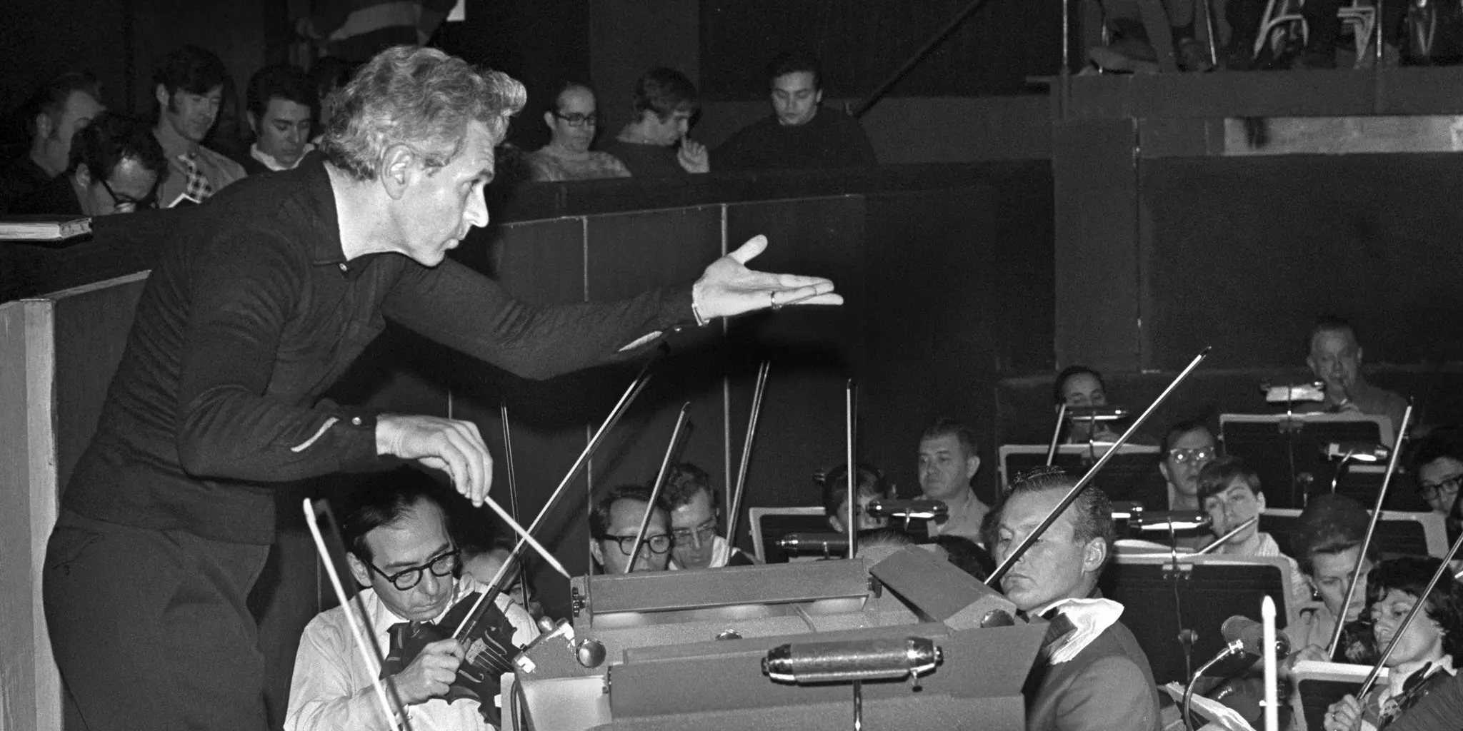 Sr. Rudel, no New York State Theater em 1969. (Atualmente é o David H. Koch Theater.)Crédito...Patrick A. Burns/The New York Times