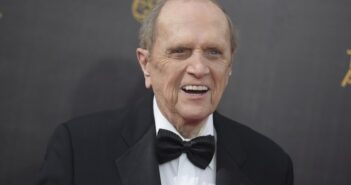 Bob Newhart chega ao Emmy 2016 — Foto: Richard Shotwell/Invision/AP