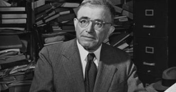 Harry Austryn Wolfson (1887–1974). (Crédito da fotografia: Cortesia © Copyright All Rights Reserved/ © Biblioteca Schlesinger, Instituto Radcliffe, Universidade Harvard/ REPRODUÇÃO/ TODOS OS DIREITOS RESERVADOS)