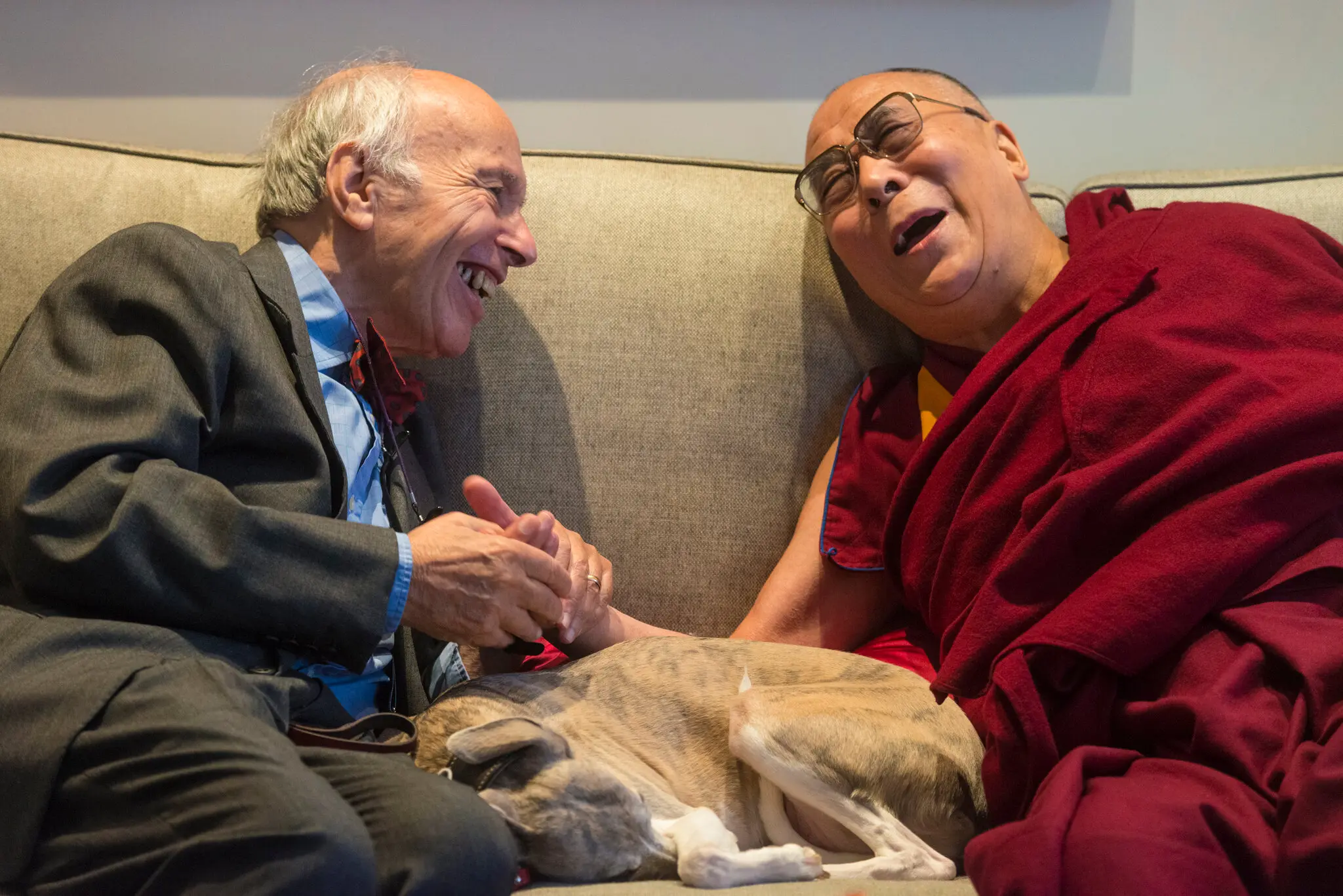 Jonathan Mirsky foi um historiador da China que mais tarde se tornou repórter, tendo interesse particular no Tibete. Seus entrevistados incluíam o exilado Dalai Lama, com quem ele fez amizade. (Crédito da fotografia: Cortesia © Copyright All Rights Reserved/ © Ian Cumming/OHHDL/ REPRODUÇÃO/ TODOS OS DIREITOS RESERVADOS)