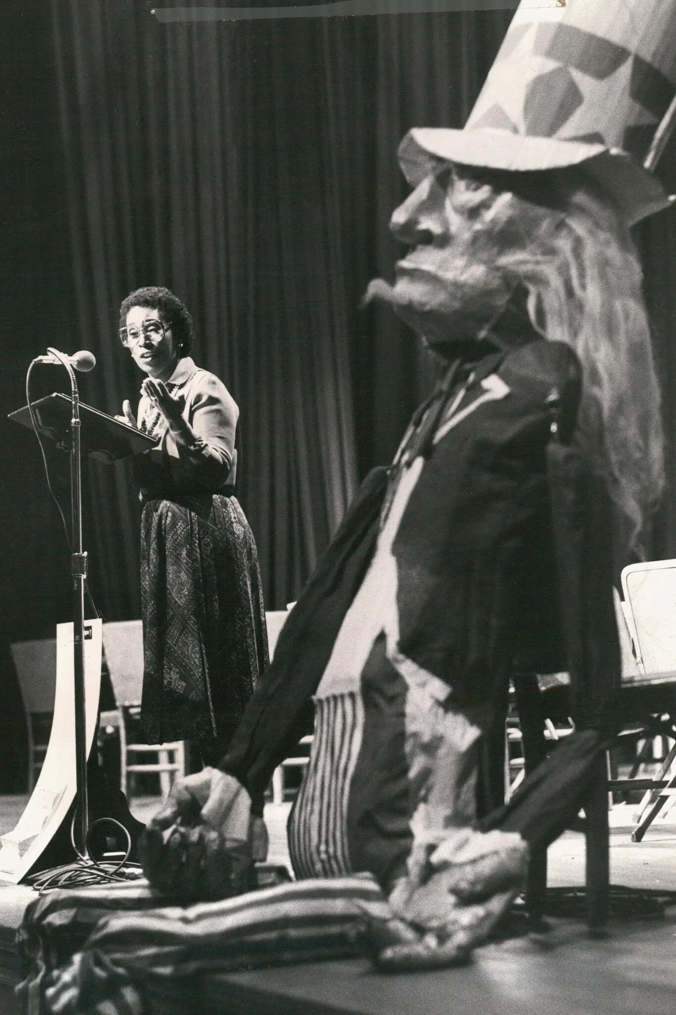 A Dra. June Jackson Christmas discursou em uma conferência sobre desarmamento nuclear na Riverside Church, em Manhattan, em 1981. Ela atuou como chefe da agência de saúde mental de Nova York durante a maior parte da década de 1970.Crédito...Charles Austen/The New York Times