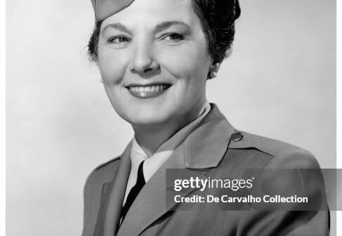 Retrato publicitário de Leatrice Joy (1893-1985) (como 'Celia Hansen') no filme 'Air Hostess', 1949, Estados Unidos. (Foto de Columbia Pictures/De Carvalho Collection/Getty Images)