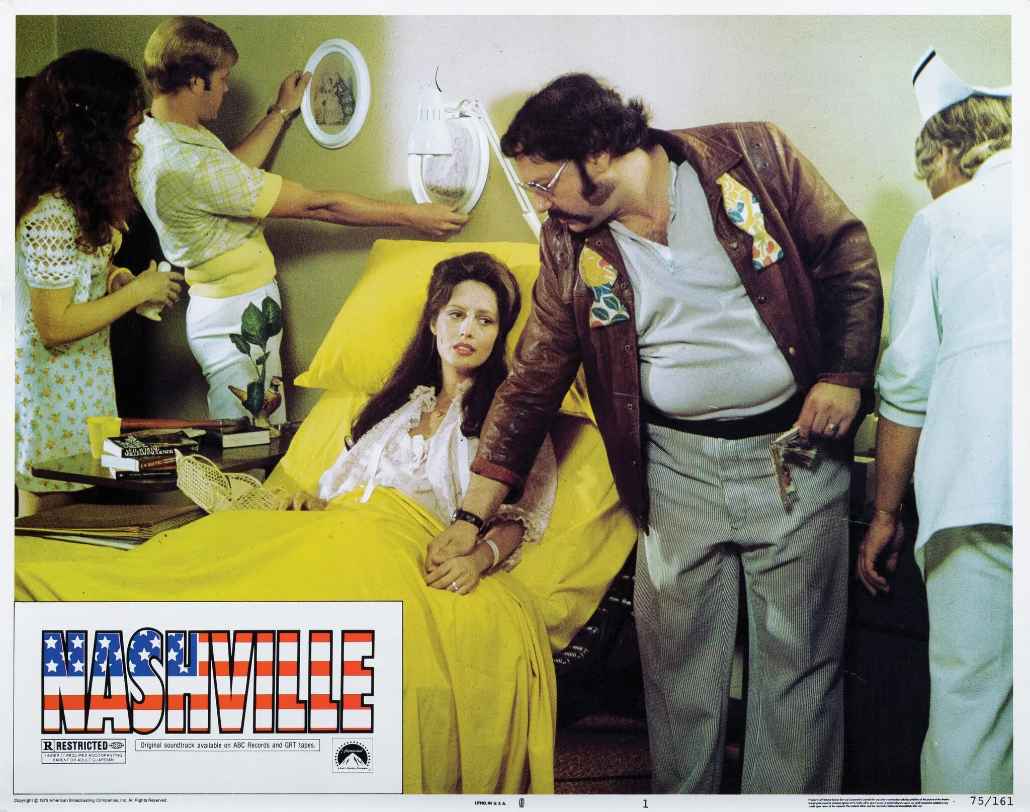 Ronee Blakley e Allen Garfield em “Nashville” (1975), de Robert Altman. O Sr. Starger foi um dos produtores executivos do filme.Crédito...Paramount Pictures, via Coleção Everett