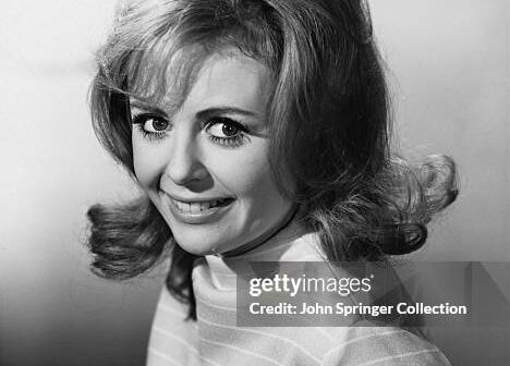 A atriz Deborah Walley na época de sua aparição na série de televisão The Mothers-In-Law. (Foto de �� John Springer Collection/CORBIS/Corbis via Getty Images)