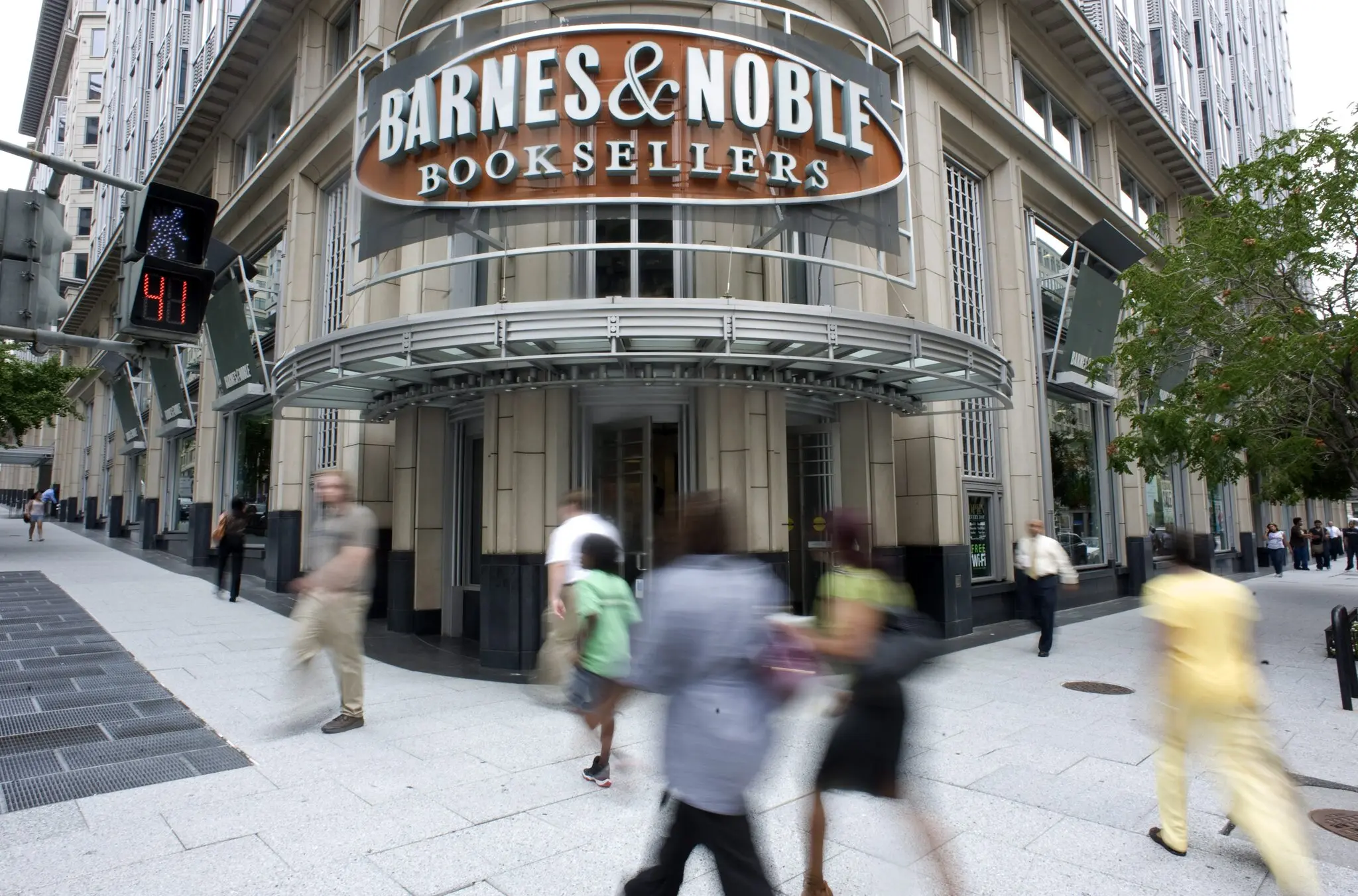 Uma loja da Barnes & Noble em Washington em 2010. Décadas após a fundação da rede, ela era a maior livraria dos Estados Unidos, com centenas de hipermercados.Crédito...Shawn Thew/Agência Europeia Pressphoto