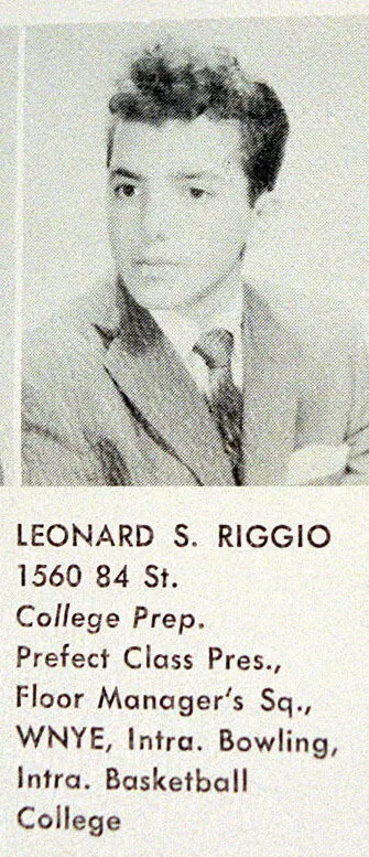 Um retrato do Sr. Riggio de seu anuário de ensino médio de 1958. Ele estudou na Brooklyn Technical High School antes de frequentar a New York University. Crédito...Rebecca Cooney para o The New York Times