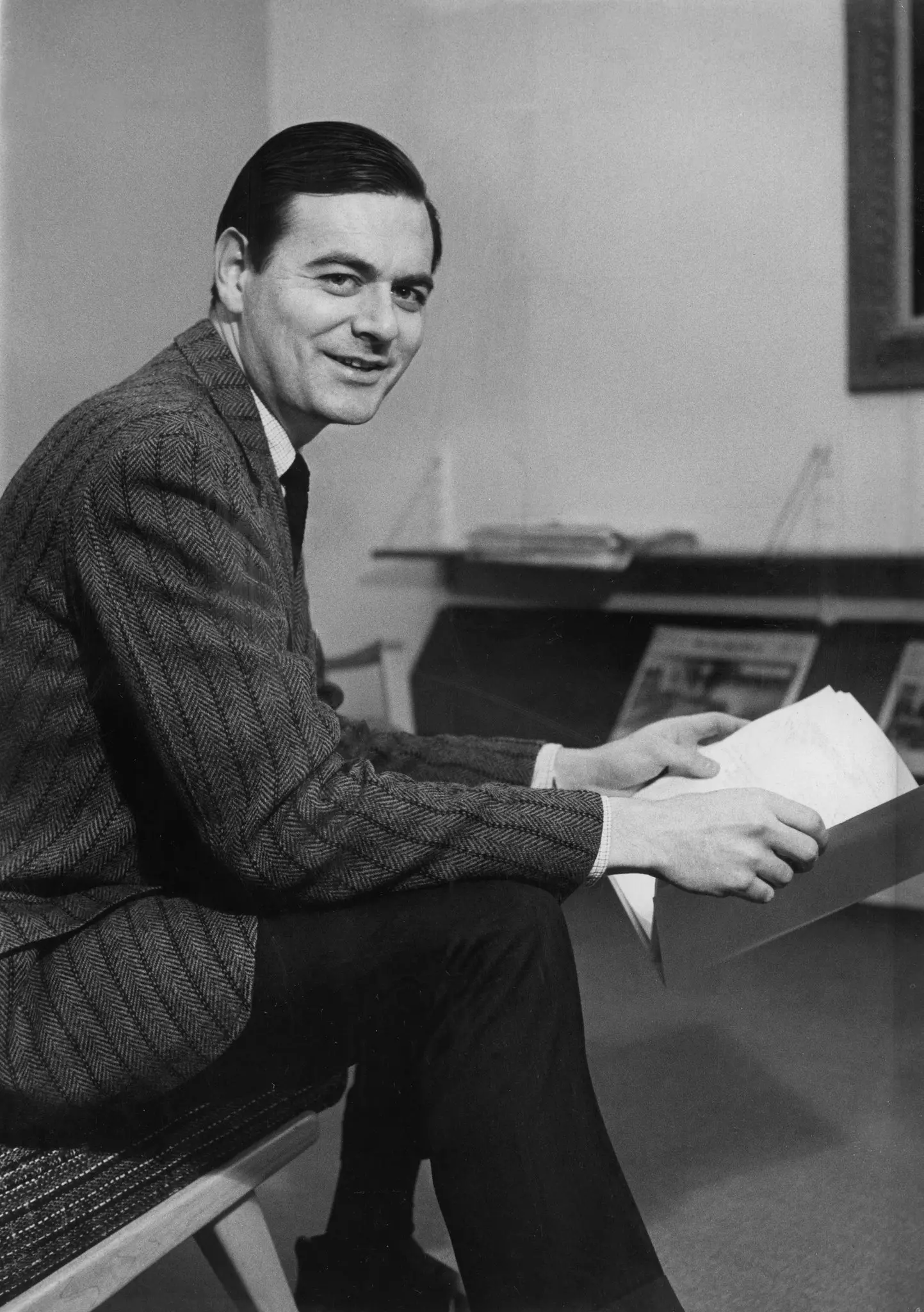 William Hanley em 1964. (Crédito da fotografia: Cortesia © Copyright All Rights Reserved/ O jornal New York Times/ ® REPRODUÇÃO/ TODOS OS DIREITOS RESERVADOS)