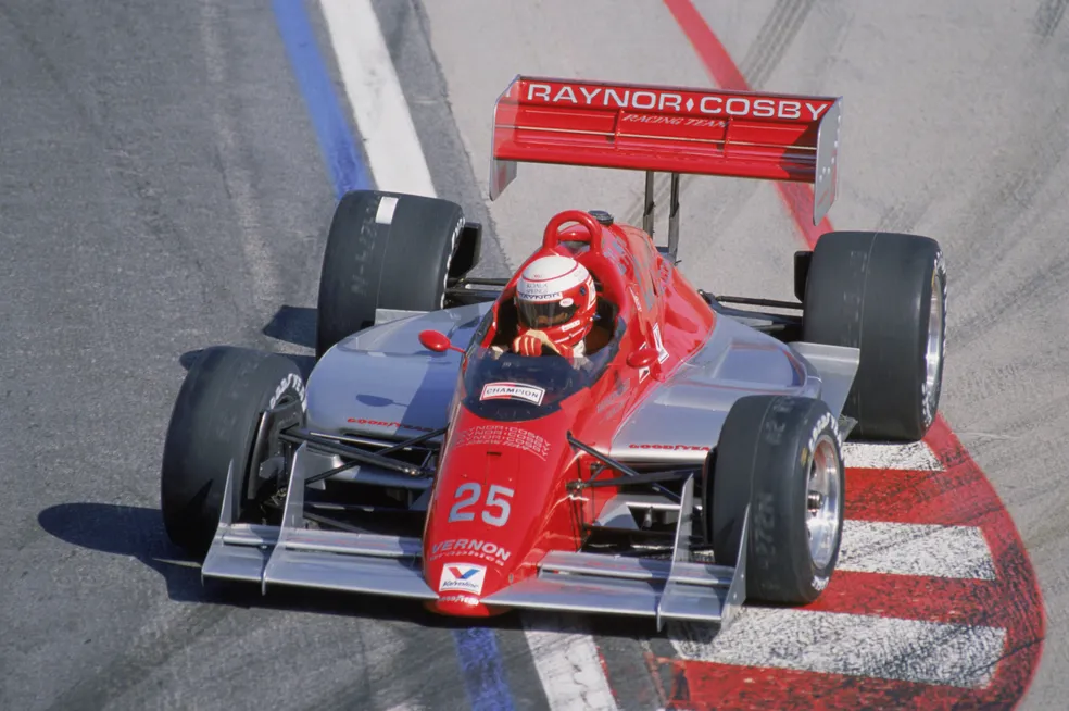 Willy T.Ribbs guia carro de Fórmula Indy em Long Beach — Foto: Getty Images