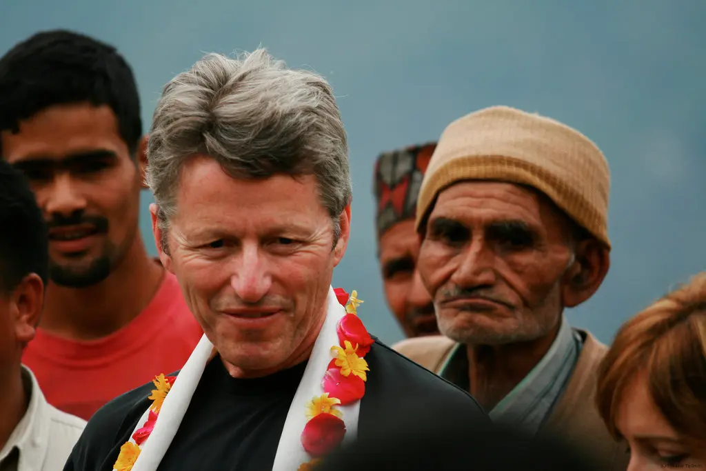 Steven Smith visitando um projeto da Mercy Corps em Darjeeling, Índia, em 2007. Crédito...Tiffany Talbott