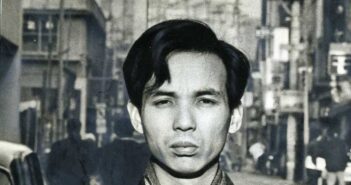 Toru Takemitsu foi apresentado como um dos “rostos de hoje” no The Yomiuri Shimbun em janeiro de 1960. (Crédito da fotografia: Cortesia © Copyright All Rights Reserved/ The Japan News ®/ REPRODUÇÃO/ TODOS OS DIREITOS RESERVADOS)