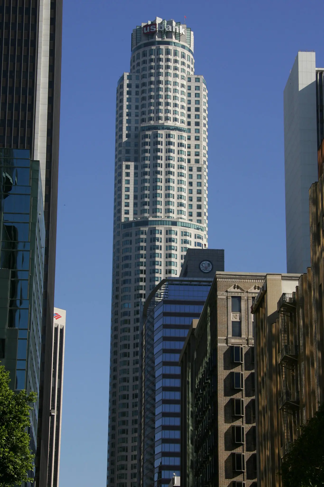 A US Bank Tower, antigamente conhecida como Library Tower, no centro de Los Angeles. Foi um dos edifícios mais notáveis ​​do Sr. Cobb. Crédito...Robyn Beck/AFP — Getty Images