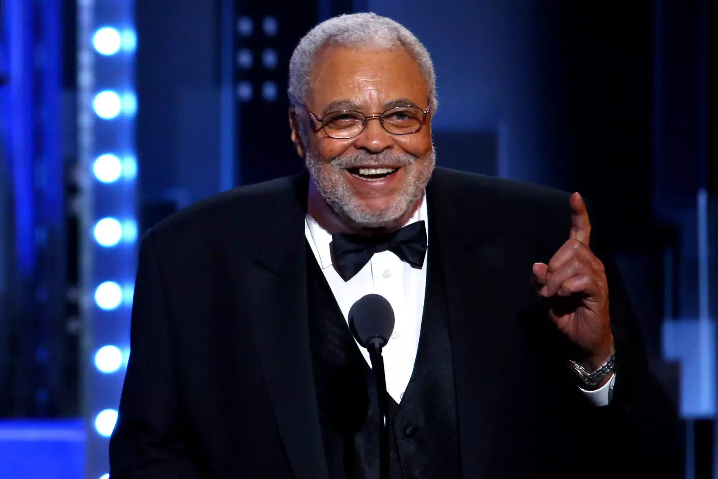 James Earl Jones, fotografado recebendo um prêmio Tony especial por conquistas ao longo da vida no teatro em 2017. (Michael Zorn / Invision / Associated Press)