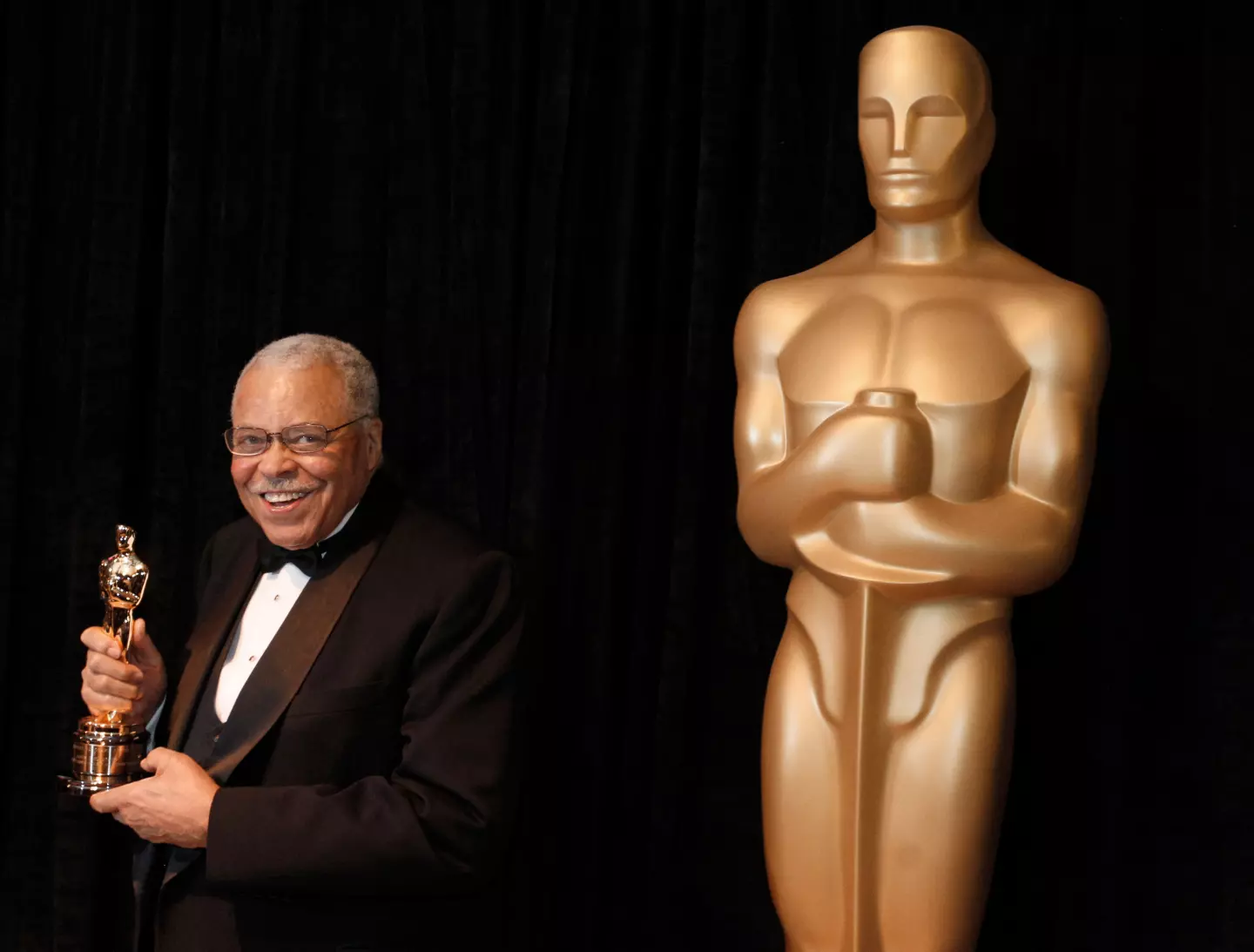 James Earl Jones recebeu um Oscar honorário na 84ª edição do Oscar em fevereiro de 2012. (Chris Carlson / Associated Press)