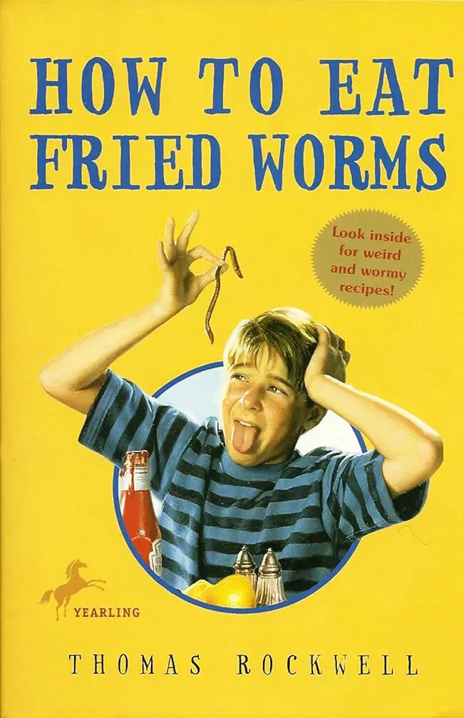 O Sr. Rockwell foi inspirado a escrever “How to Eat Fried Worms” por uma canção infantil que surgiu em sua cabeça após um encontro decepcionante com uma editora. O livro vendeu mais de três milhões de cópias e foi adaptado para um filme em 2006.Crédito...Ano novo