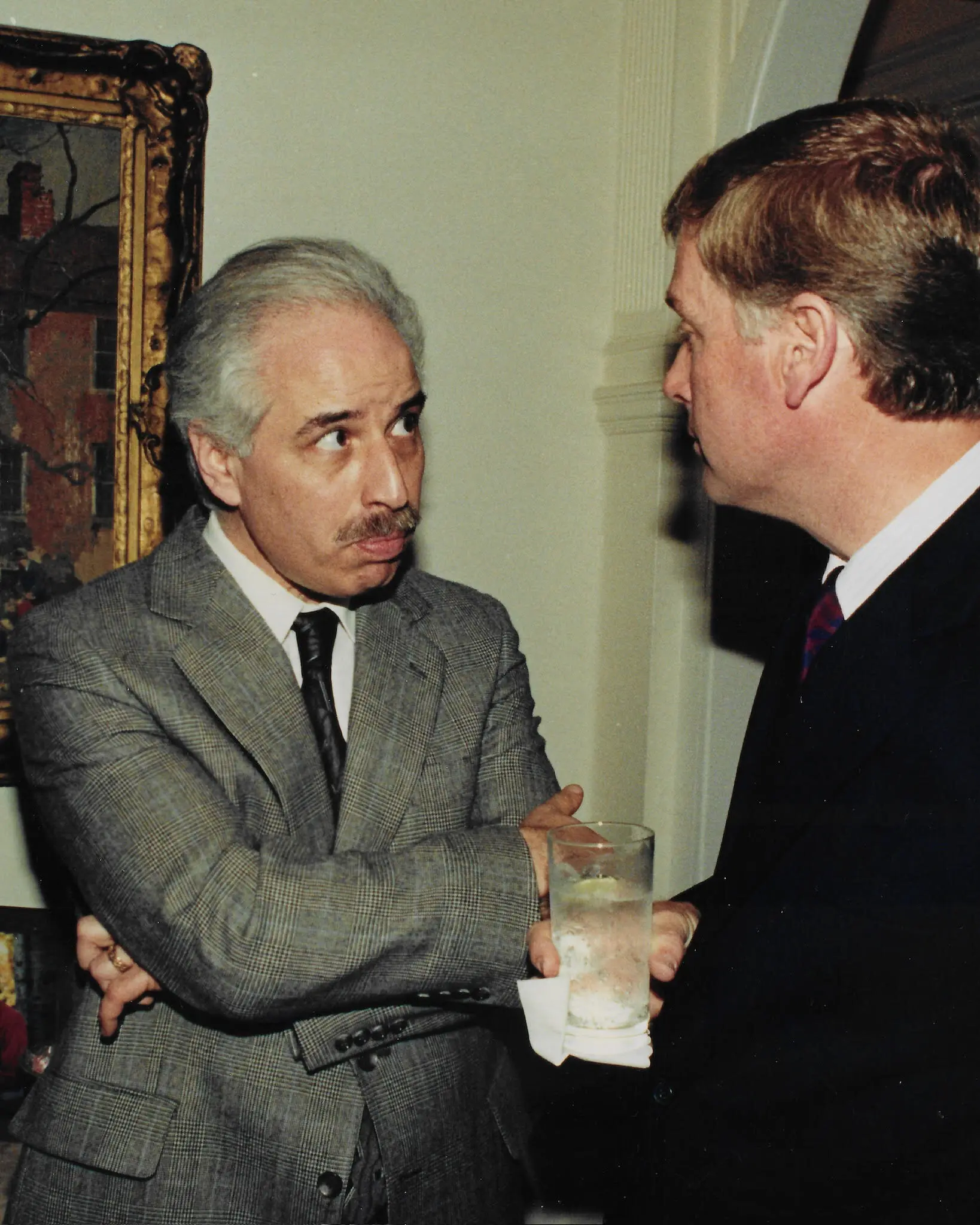 Sr. Rosen no início dos anos 1990 com o vice-presidente Dan Quayle. Uma das inovações do Sr. Rosen para o AIPAC foi fazer lobby não apenas no Congresso, mas também no poder executivo.Crédito...via Família Rosen