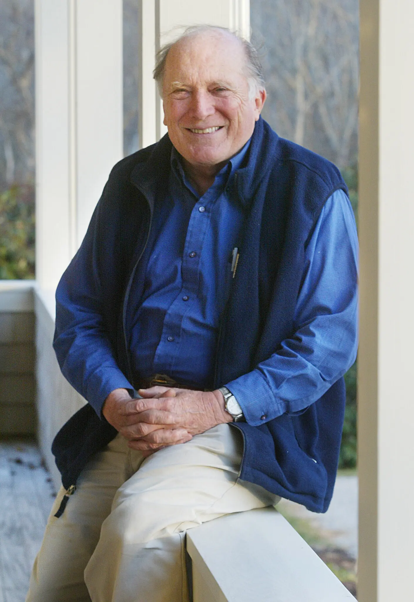 Dr. George Woodwell no centro Woods Hole em 2004. Ele foi um dos primeiros cientistas a reconhecer as ameaças à natureza e à vida humana associadas aos níveis crescentes de dióxido de carbono na atmosfera da Terra. (Crédito da fotografia: cortesia Daniel Webb/Falmouth Enterprise, via Centro de Pesquisa Climática Woodwell)