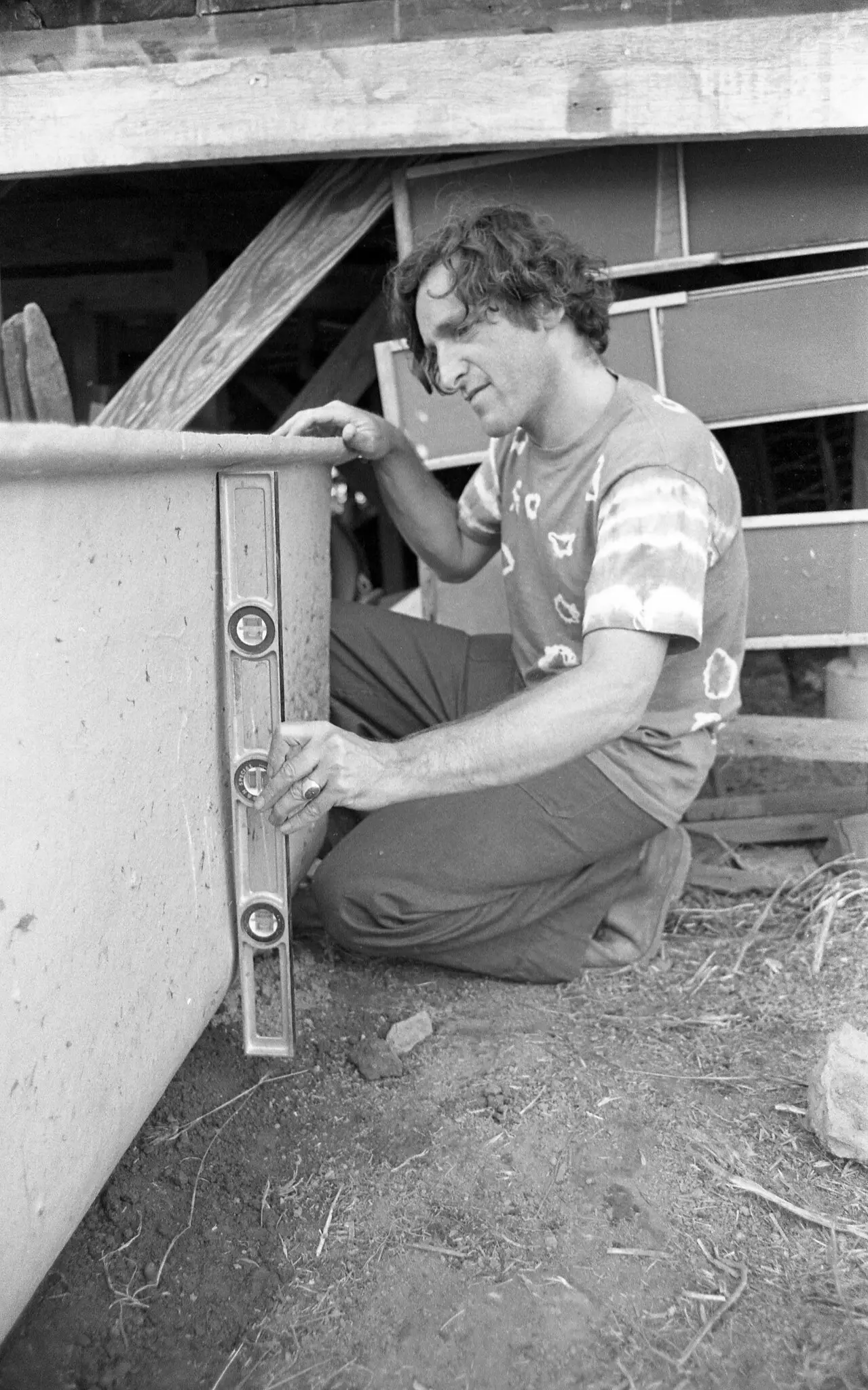 O arquiteto Sim Van der Ryn em Berkeley, Califórnia, no início dos anos 1980. “Assim como Betty Friedan e Gloria Steinem foram para o movimento das mulheres”, observou um perfil de 2005 no The New York Times, “o Sr. Van der Ryn foi para o design verde”. (Crédito da fotografia: cortesia Anne T. Kent California Room/Biblioteca gratuita do Condado de Marin)