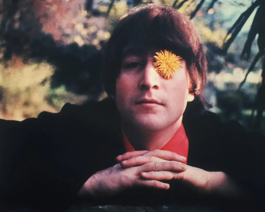 Retrato de John Lennon feito pelo Sr. Whitaker.Crédito...Robert Whitaker/Getty Images