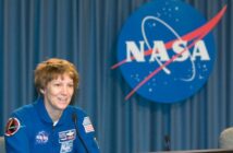 Matt Stroshane/Getty Images Eileen Collins não foi a primeira astronauta mulher dos Estados Unidos, mas fez história ao se tornar a primeira a pilotar e comandar um ônibus espacial