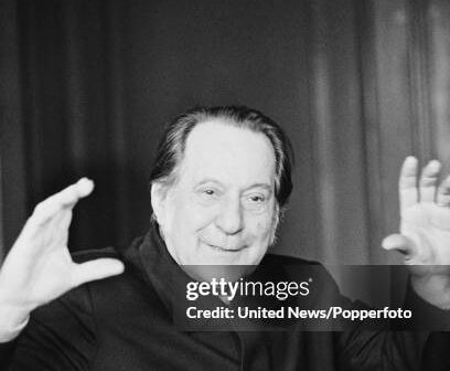 O pintor italiano Pietro Annigoni (1910-1988) fotografado em Londres em 27 de abril de 1977. (Foto de United News/Popperfoto via Getty Images/Getty Images)