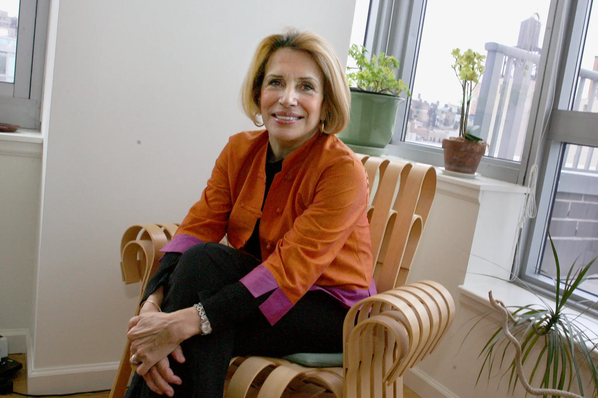 Claire Gaudiani em 2007. Durante seu mandato como presidente do Connecticut College, sua dotação cresceu cinco vezes, seu perfil nacional disparou e as inscrições para admissão aumentaram significativamente.Crédito...Andrea Mohin/The New York Times