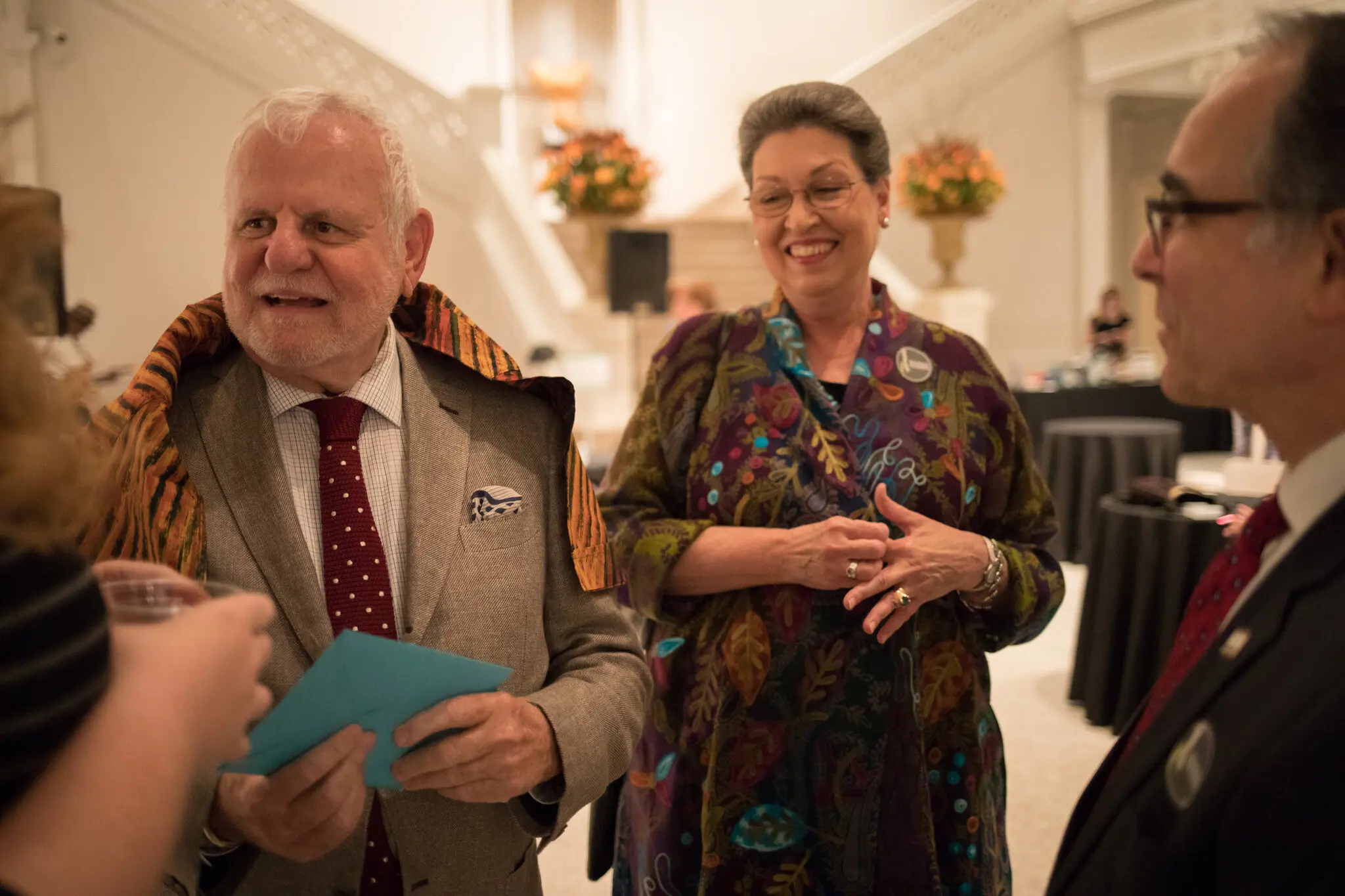 O Sr. Fagaly, à esquerda, em sua festa de aposentadoria em 2016. Com ele está Priscilla Lawrence, que na época era diretora da Coleção Histórica de Nova Orleans.Crédito...R. Alokhin/Museu de Arte de Nova Orleans