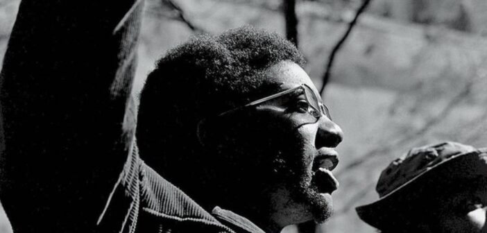 Fred Hampton, foi um líder do Partido dos Panteras Negras de Chicago, presidente local do Partido dos Panteras Negras, foi um herói que corajosamente exigiu direitos para os negros, pressionou por refeições para crianças negras em idade escolar