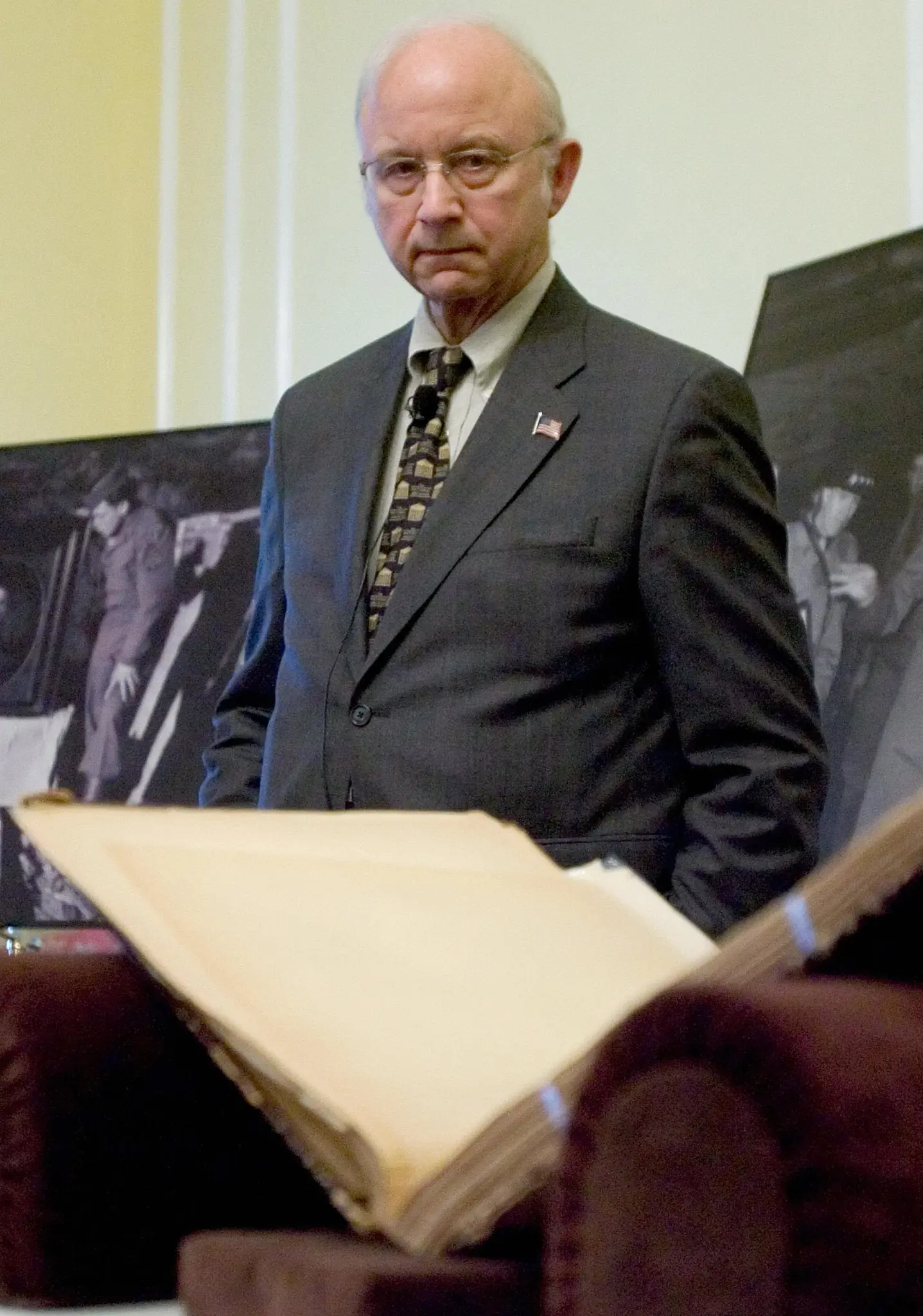 Allen Weinstein em 2007. (Crédito da fotografia: cortesia Saul Loeb/Agence France-Presse — Getty Images)